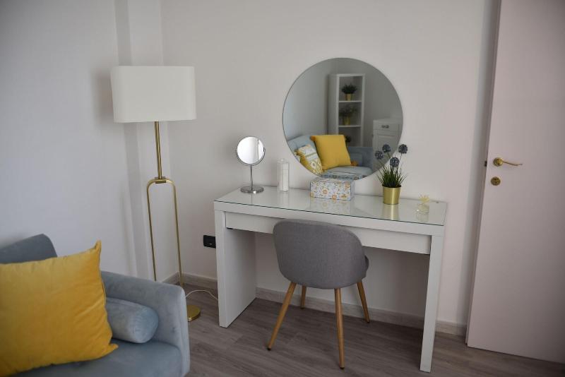 A Lite Suite Home image