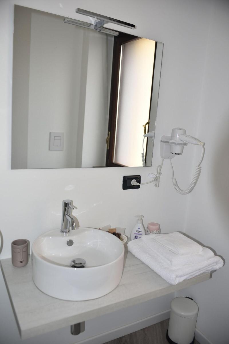A Lite Suite Home image