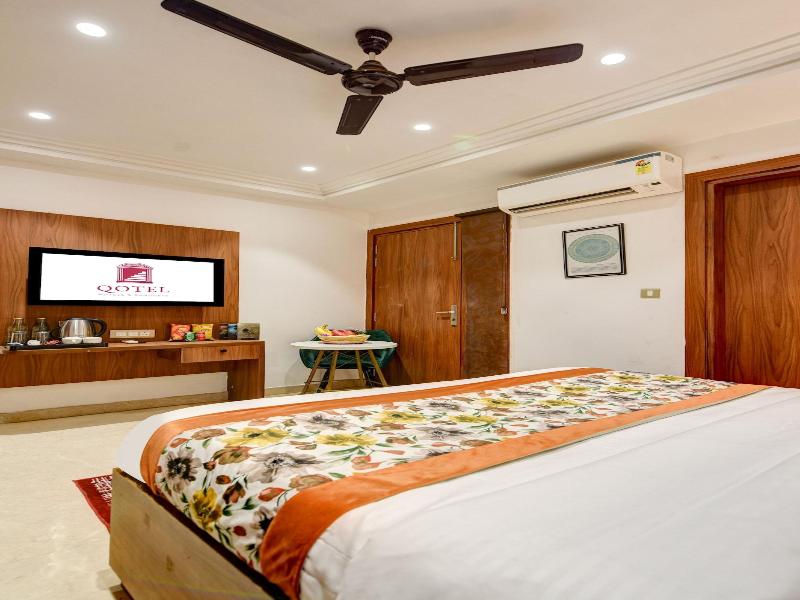 Qotel Hotel Ashok Vihar image