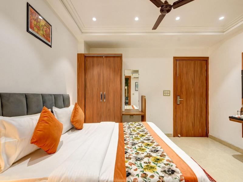 Qotel Hotel Ashok Vihar image