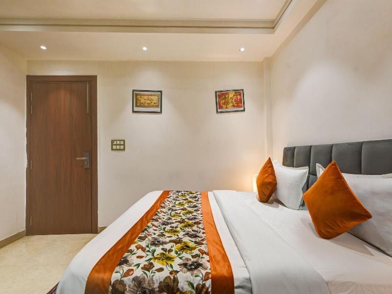 Qotel Hotel Ashok Vihar image