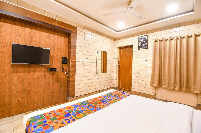Fabexpress Golden Suites image
