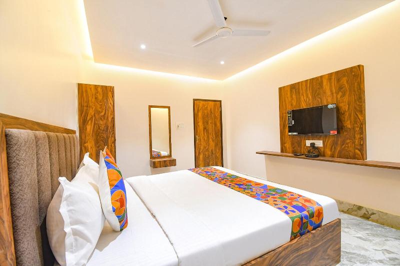 Fabexpress Golden Suites image