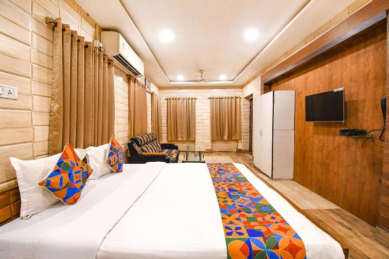 Fabexpress Golden Suites image