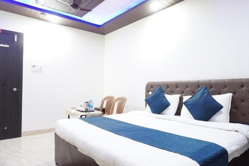 Hotel Viraj image
