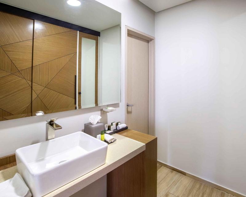 Verticca Hotel image