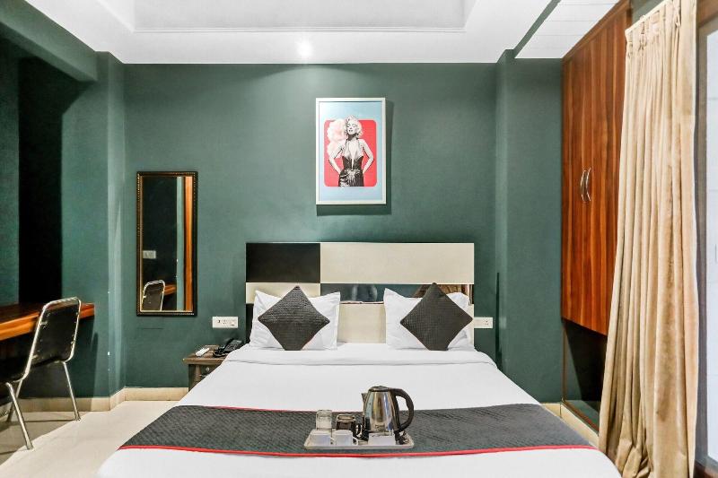 Qotel Hotel Church House Rohini Sector15 image