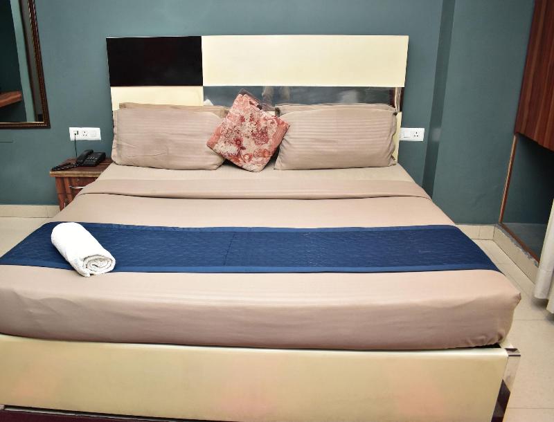 Qotel Hotel Church House Rohini Sector15 image