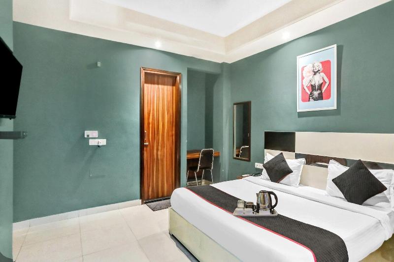 Qotel Hotel Church House Rohini Sector15 image