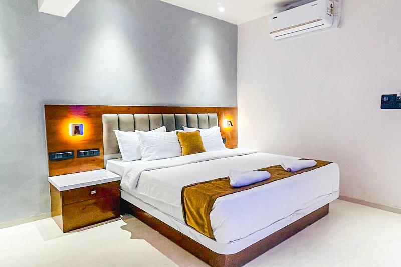 Fabhotel Emersion Residency image