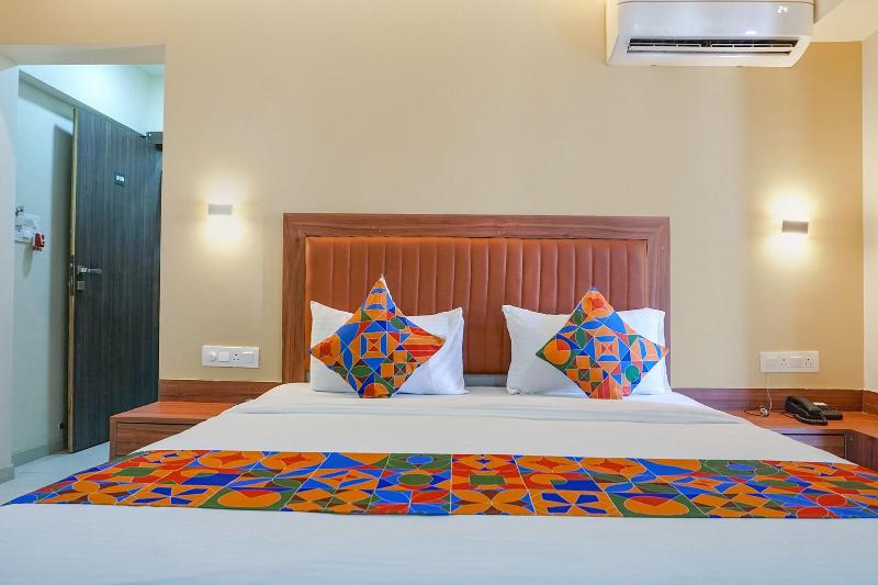 Fabhotel Emersion Residency image