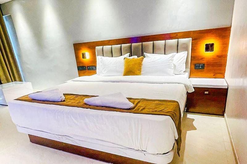 Fabhotel Emersion Residency image
