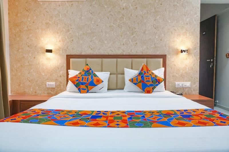 Fabhotel Emersion Residency image