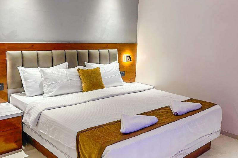 Fabhotel Emersion Residency image