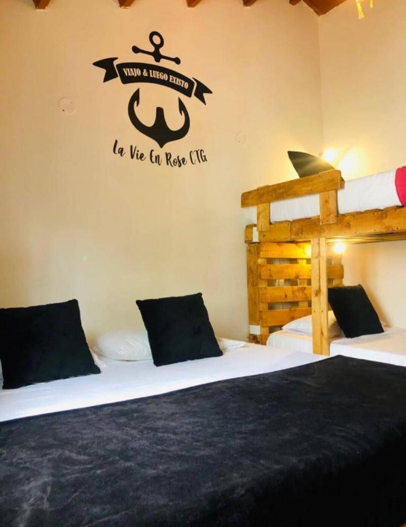 Hostal Y Restaurante La Vie En Rose image