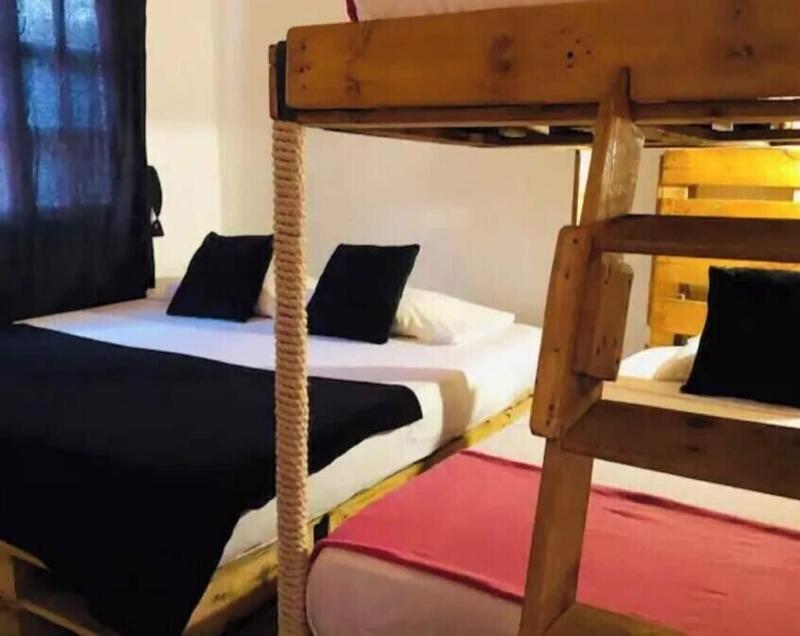 Hostal Y Restaurante La Vie En Rose image