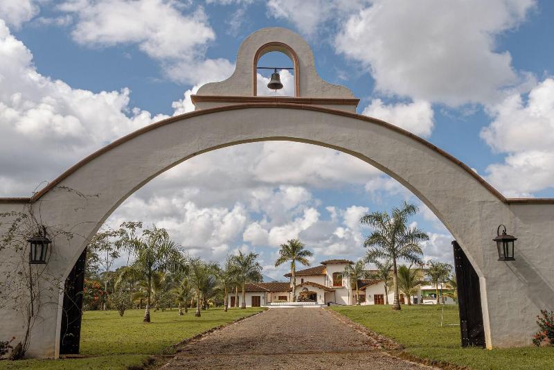 El Lugar image