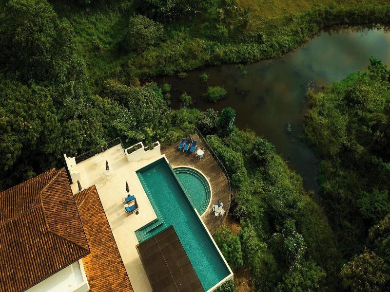 El Lugar image