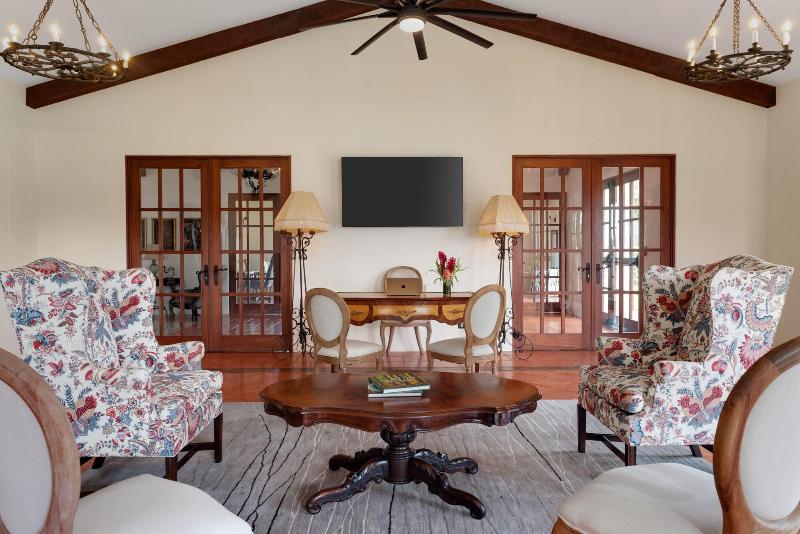 El Lugar image