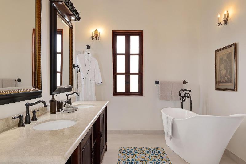 El Lugar image