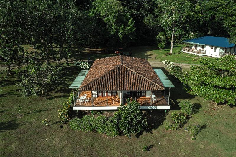 El Lugar image