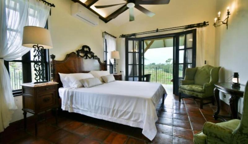 El Lugar image