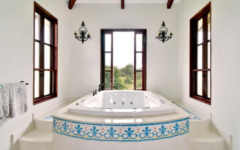 El Lugar image