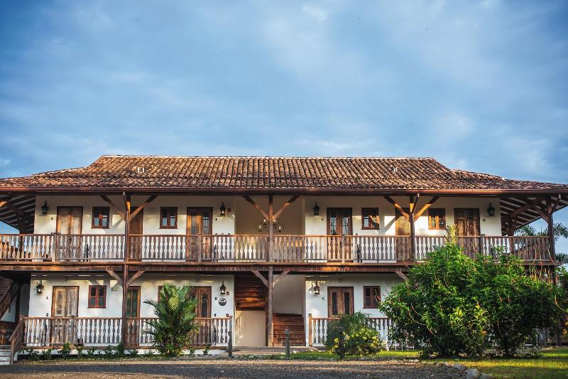 El Lugar image
