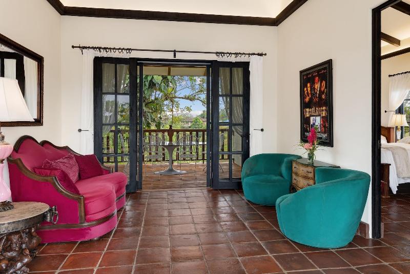 El Lugar image