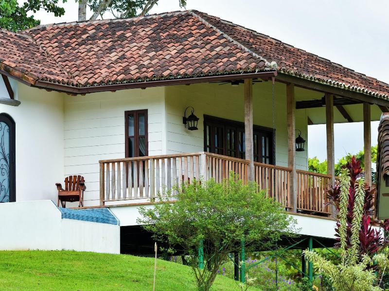 El Lugar image