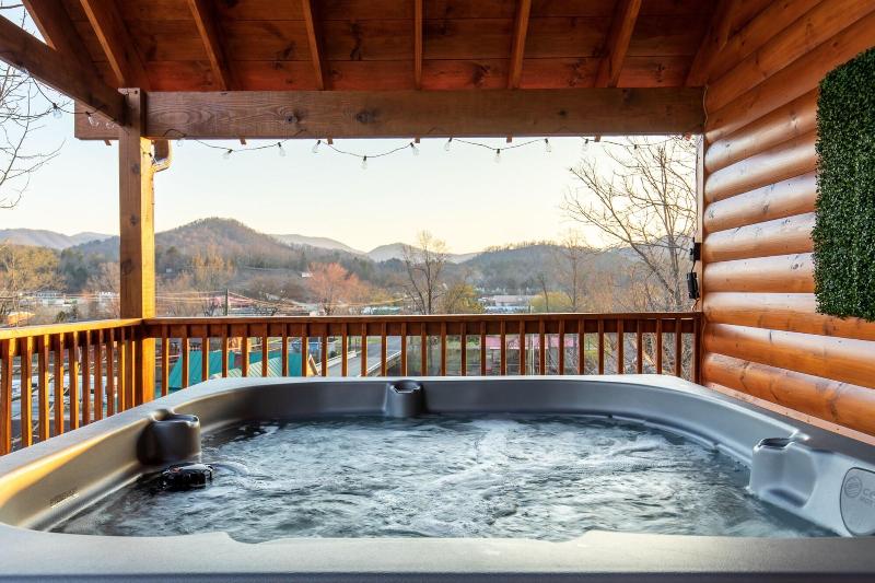 Parkway Paradise W Private Hot Tub — photo 40