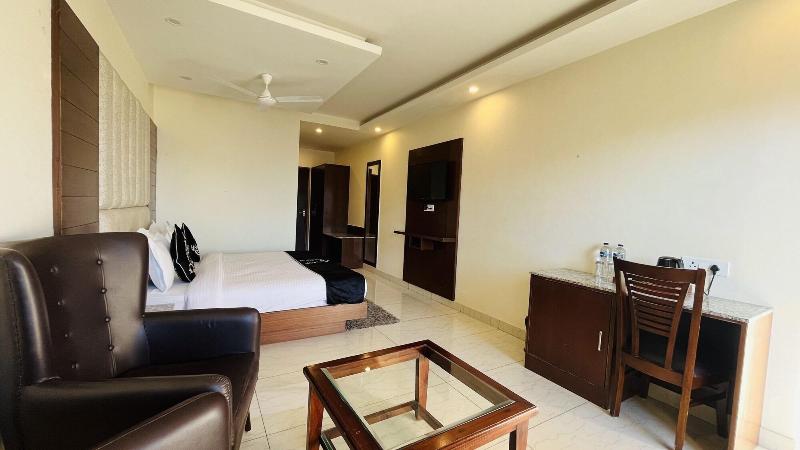 Trideus Chandseena Valley Resort image