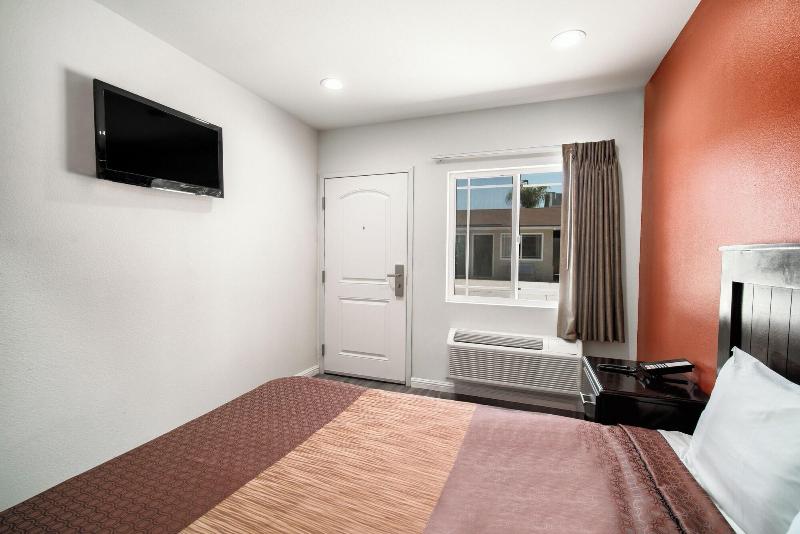Bell Manor Motel image
