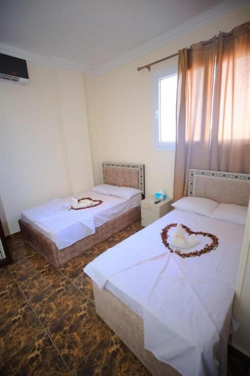 El Khalil Pyramids Inn image
