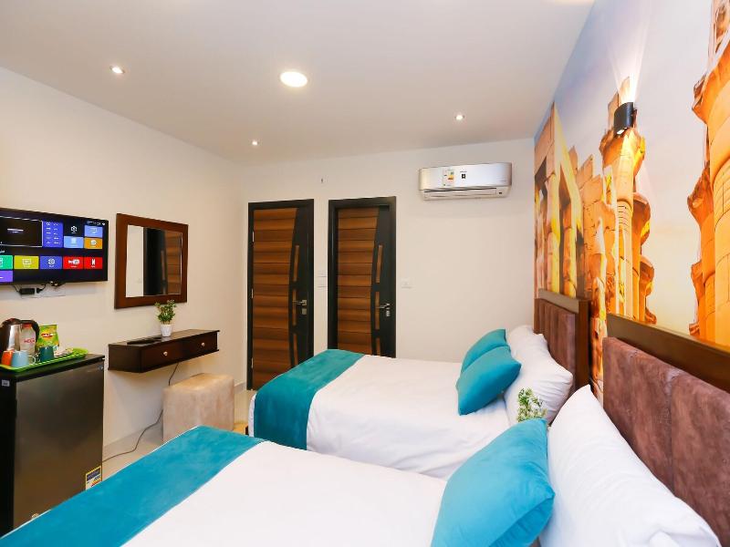 Diamonds Pyramids View Inn image