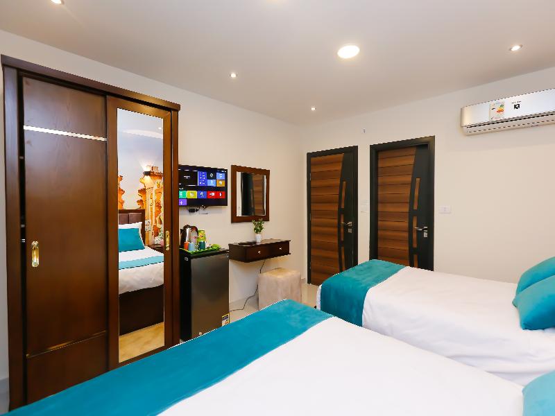 Diamonds Pyramids View Inn image
