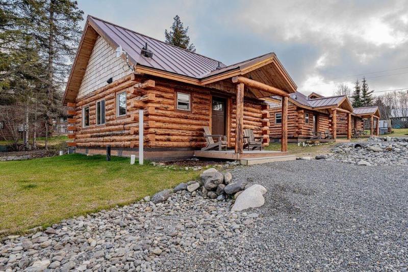 Lakeshore Lodging image