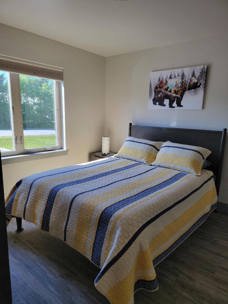 Lakeshore Lodging image