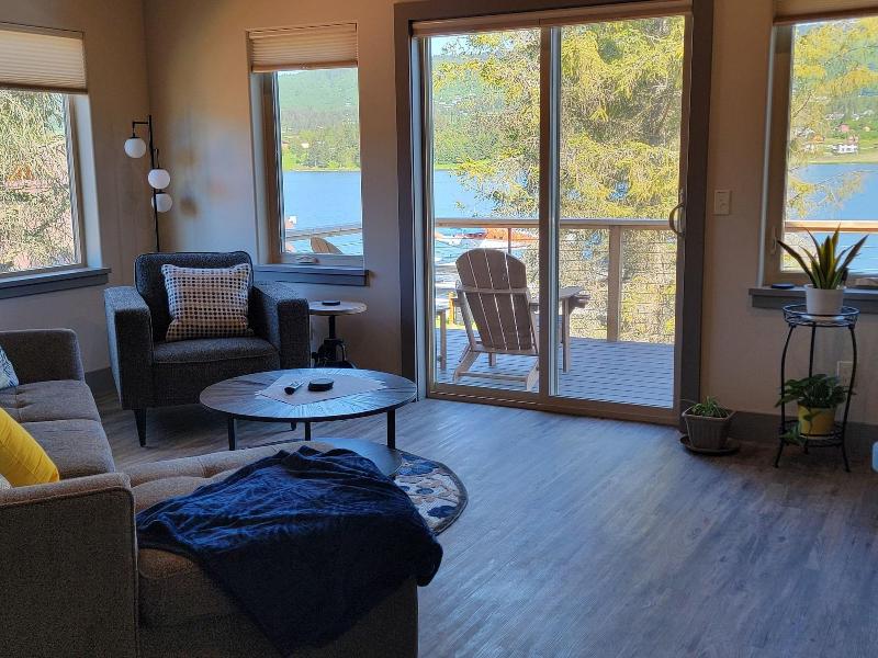 Lakeshore Lodging image