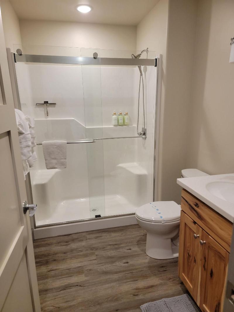 Lakeshore Lodging image 4