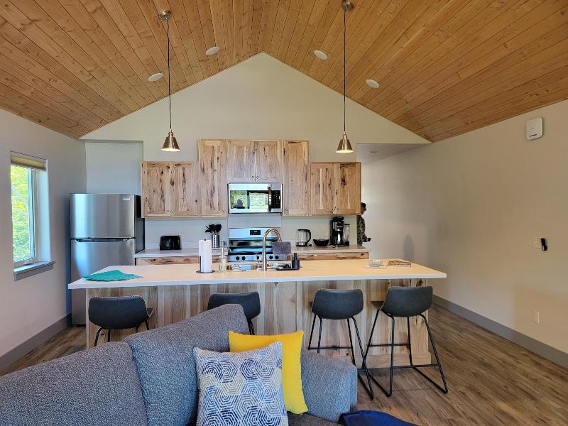 Lakeshore Lodging image