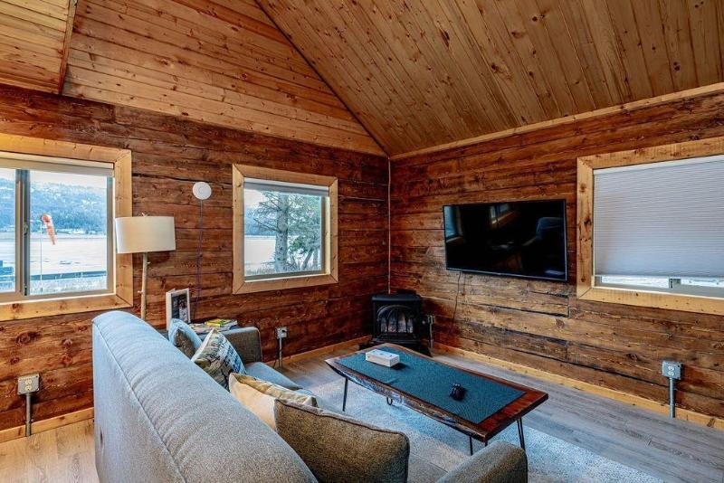 Lakeshore Lodging image