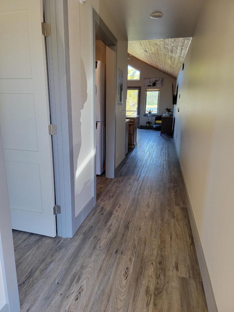 Lakeshore Lodging image
