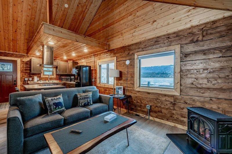 Lakeshore Lodging image 7