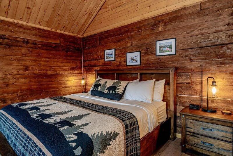 Lakeshore Lodging image