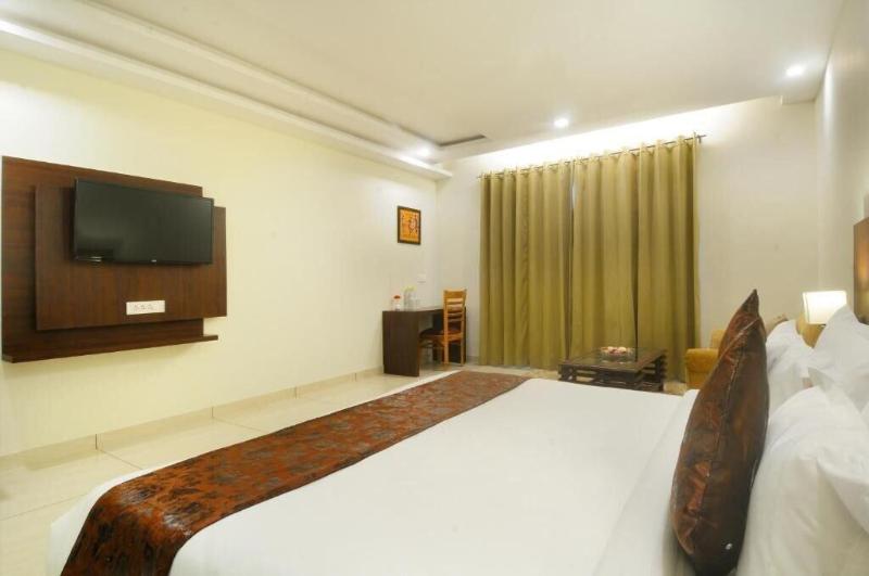 Hotel Royal Vrindaban image