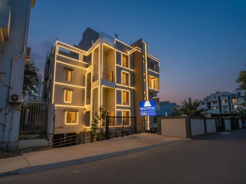 Fabhotel Majestic Luxurious image