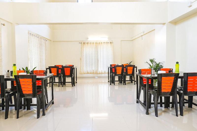 Fabhotel Majestic Luxurious image