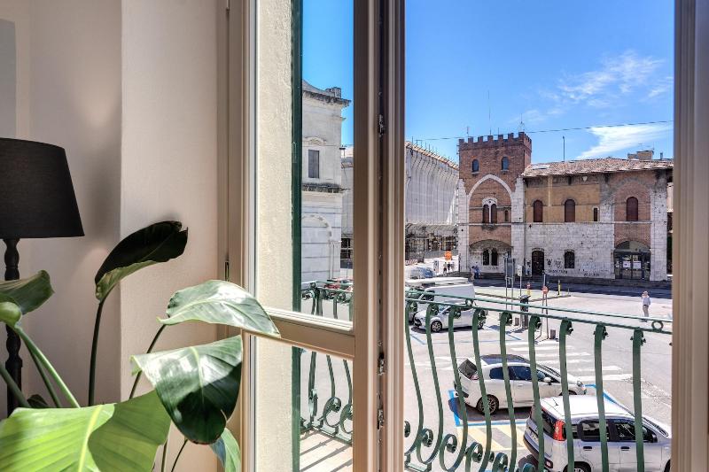 Aweshome Luxury Apartment image