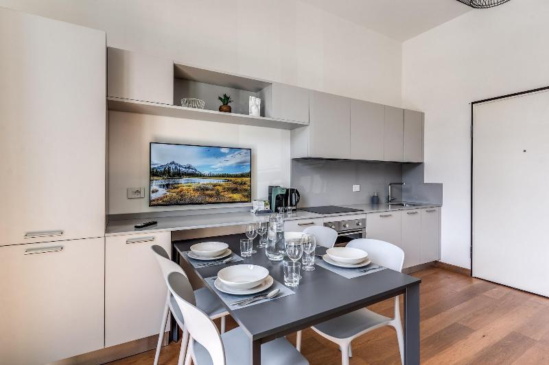 Aweshome Luxury Apartment image